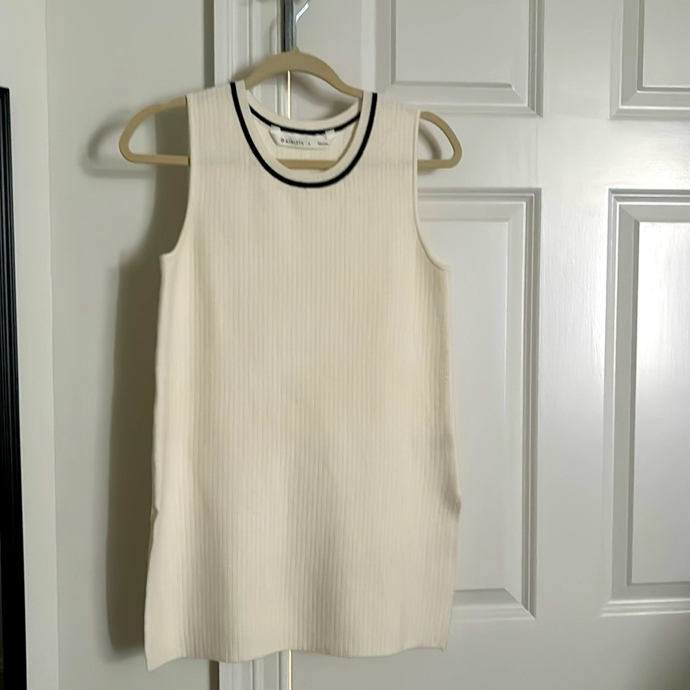 Athleta tunic top in off white knit fabric soft and comfortable